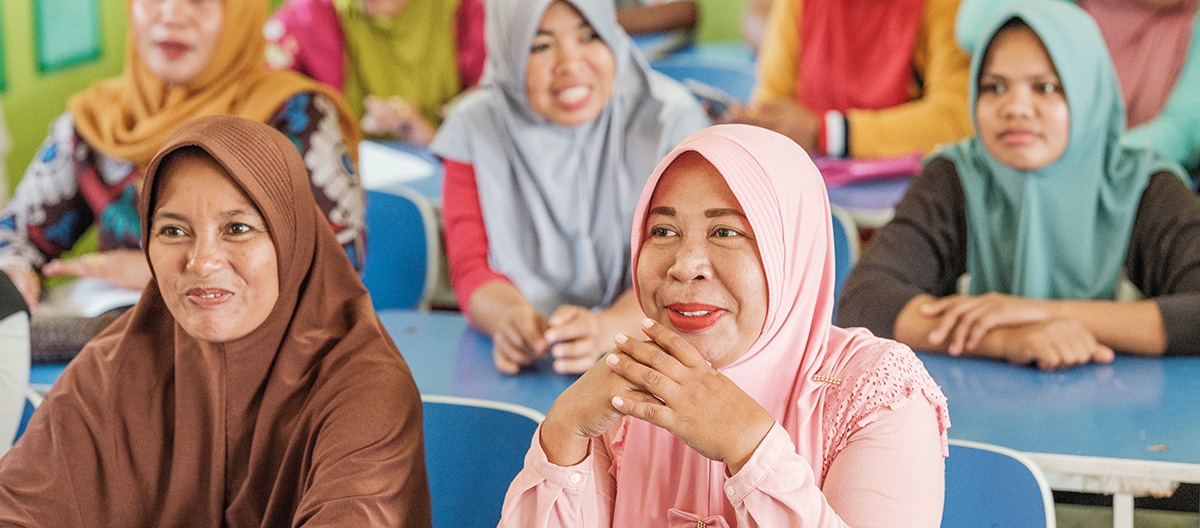 Aprimorando a experiência de aprendizado em escolas de ensino fundamental em Balikpapan e Jacarta